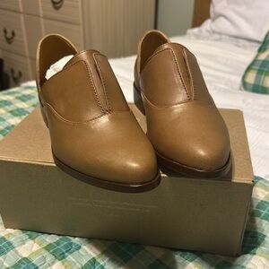 Nisolo Tan Leather Flats Sleek Slip-On Design